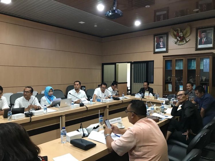 RAPAT KERJA DINAS KELAUTAN DAN PERIKANAN RPOVINSI BANTEN DENGAN KOMISI II DPRD BANTEN