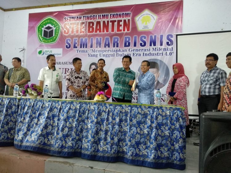 Seminar Bisnis : Mempersiapkan Generasi Milenial yang unggul dalam era Industri 4.0