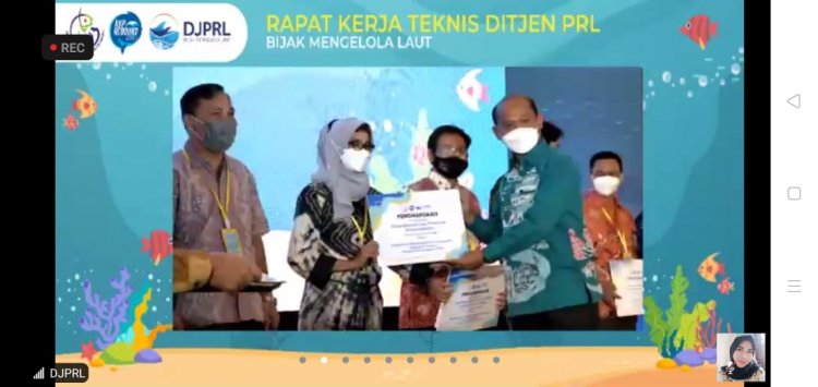 Kepala DKP Banten menerima penghargaan atas pelaporan rekonsiliasi keuangan