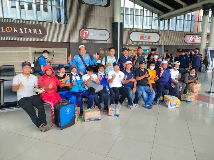 Alhamdulillah, 10 Nelayan Asal Tangerang Dipulangkan Lewat Jalur Udara.