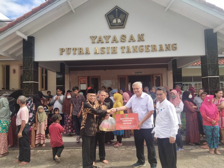 Pemberian Bantuan Ikan Konsumsi di Kota Tangerang dalam rangka Pengendalian Inflasi Daerah