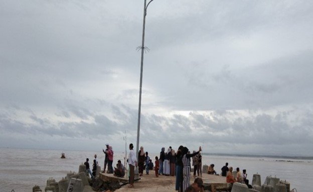 Breakwater Didirikan DKP Banten di Cikiruhwetan Kecamatan Cikeusik Terasa Manfaatnya Oleh Nelayan Tradisional