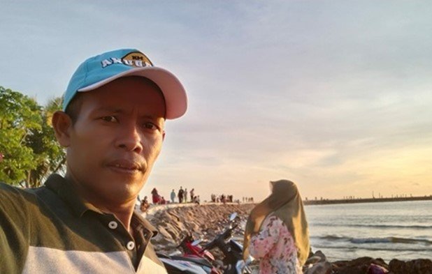 Masyarakat Menikmati Berwisata Bareng Keluarga di Breakwater Cikiruhwetan, Berterimakasih Kepada DKP Banten