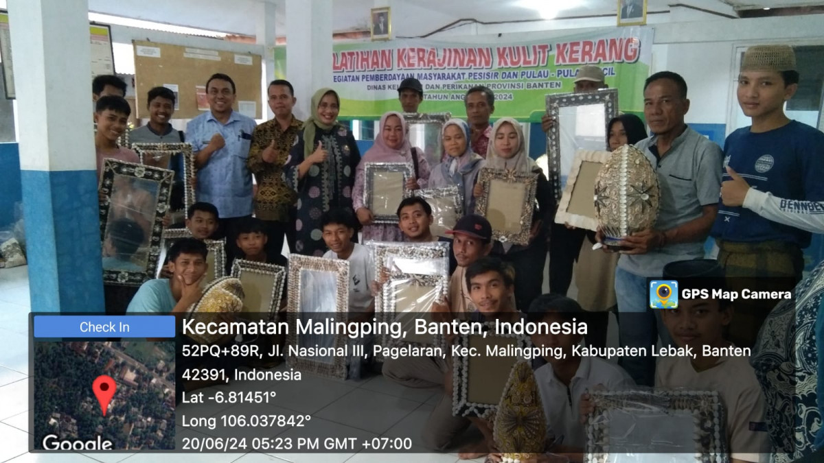 Peningkatan Pendapatan Masyarakat Pesisir melalui Pelatihan Kerajinan Kulit Kerang